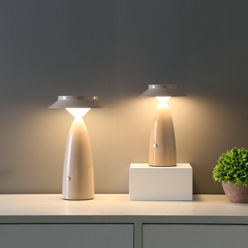 MushroomGlo - Lampada da Tavolo Gioiosa con Design Industriale