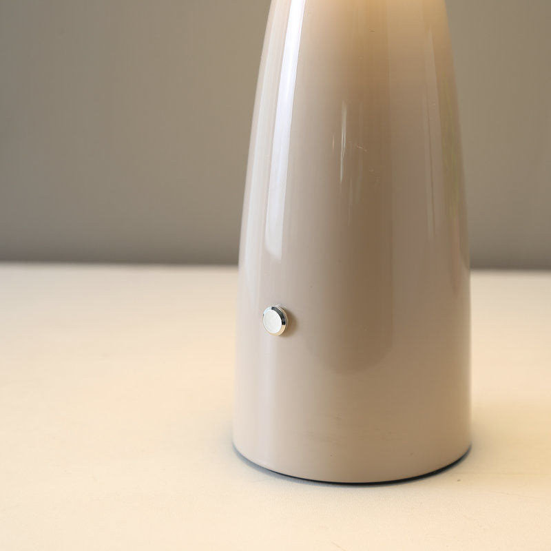 MushroomGlo - Lampada da Tavolo Gioiosa con Design Industriale