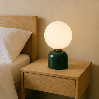 Marnor | Lampada da Tavolo in Marmo con Paralume in Vetro – Design Scandinavo