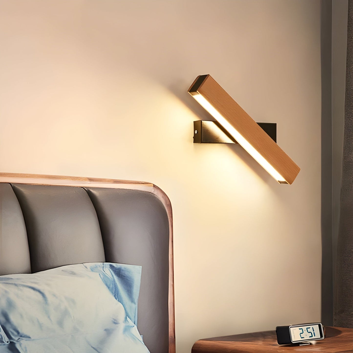 ScandiGlow | Drewniana lampa ścienna LED – Regulowany skandynawski design do sypialni lub salonu