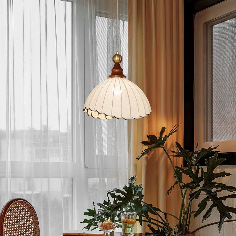 VELMARA Lampada a sospensione – Paralume in tessuto plissé con legno e metallo color oro – Ø40 cm