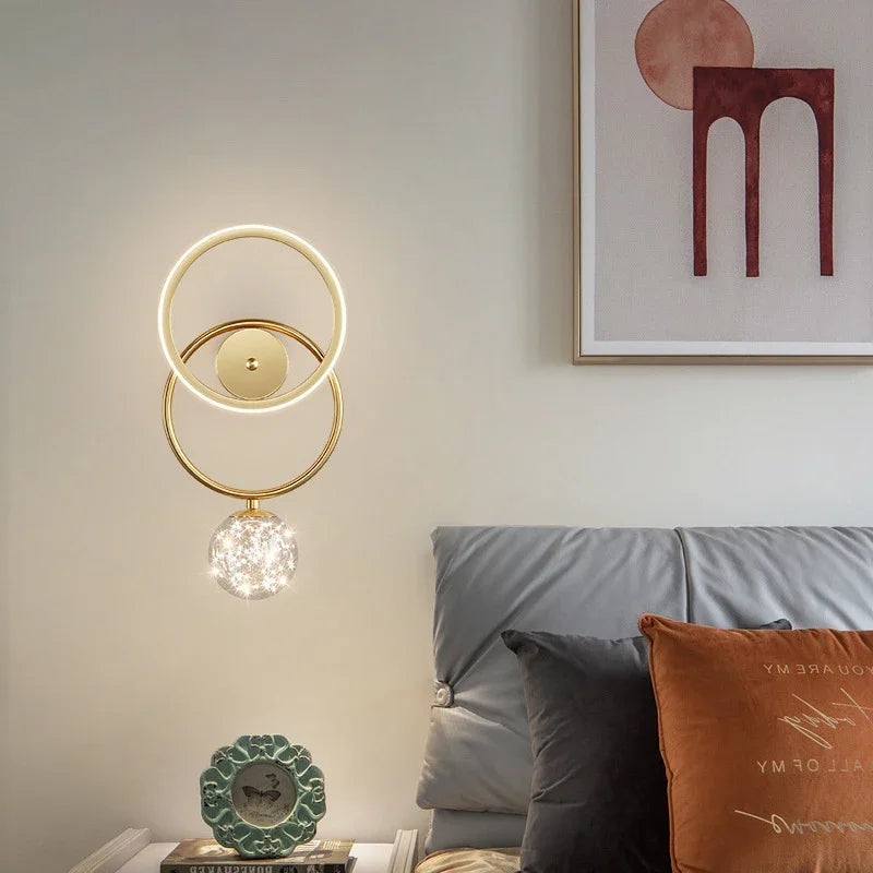 GlowVogue – Lampada da parete LED moderna in oro con globo di vetro