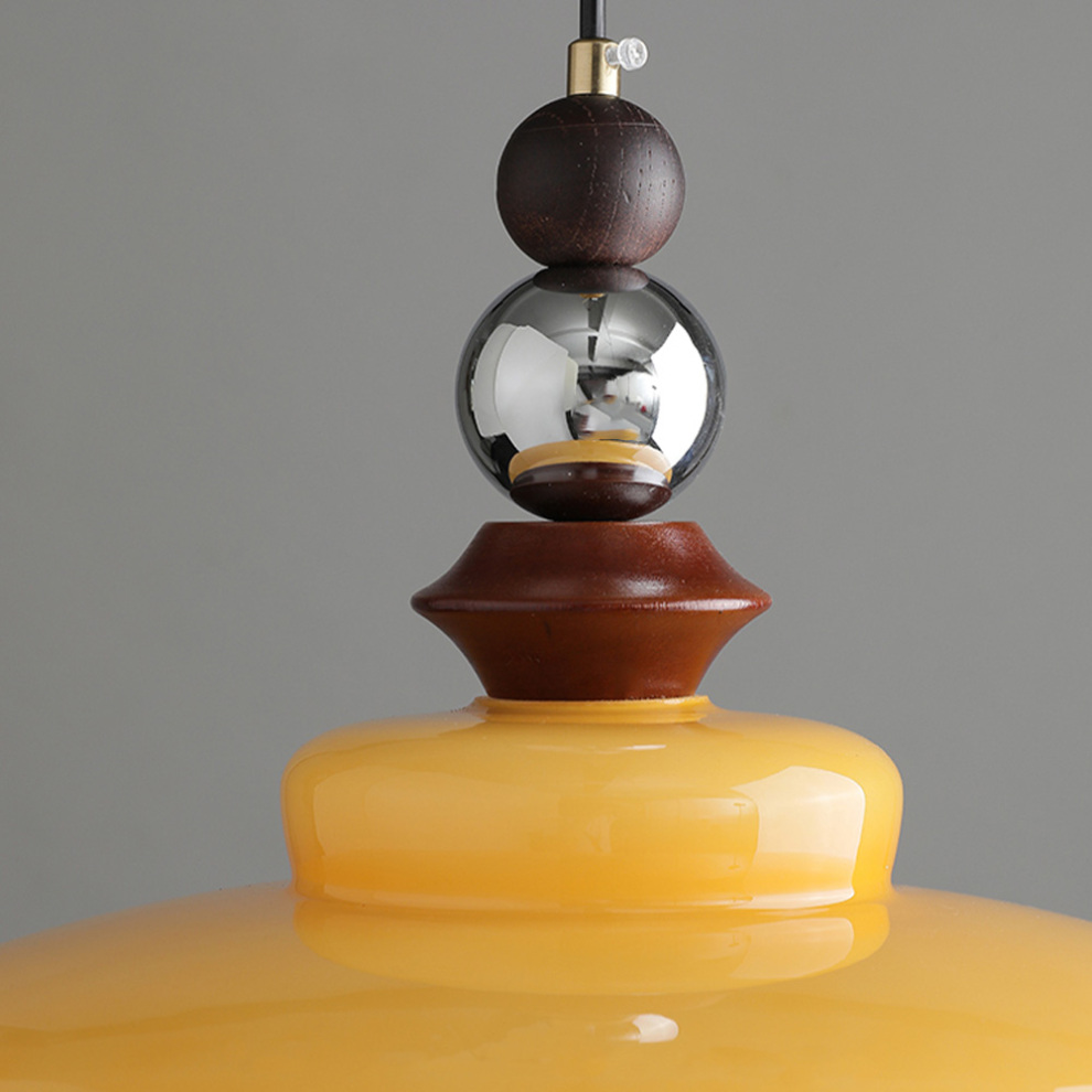 CASTELLA Hanglamp – Middeleeuws Design met Beige Glazen Kap & Houten Accenten