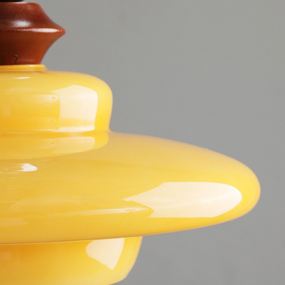 CASTELLA Hanglamp – Middeleeuws Design met Beige Glazen Kap & Houten Accenten