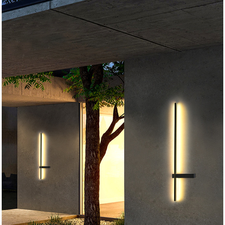 STRAVIA | Lampada da Parete Moderna per Esterni a Colonna – LED – IP65 – 12W / 18W / 24W – Design Nero