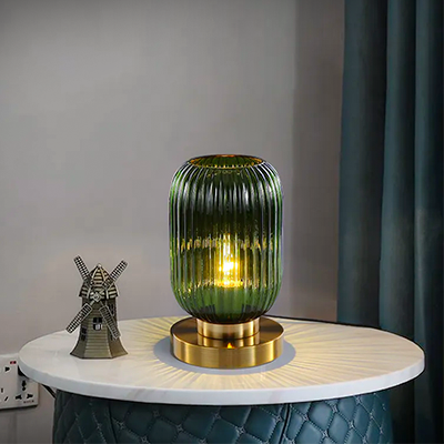 Szklana lampa stołowa