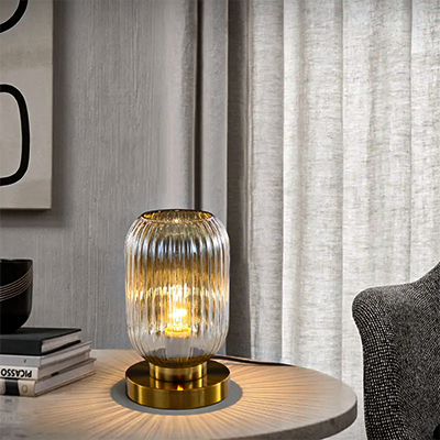 Szklana lampa stołowa