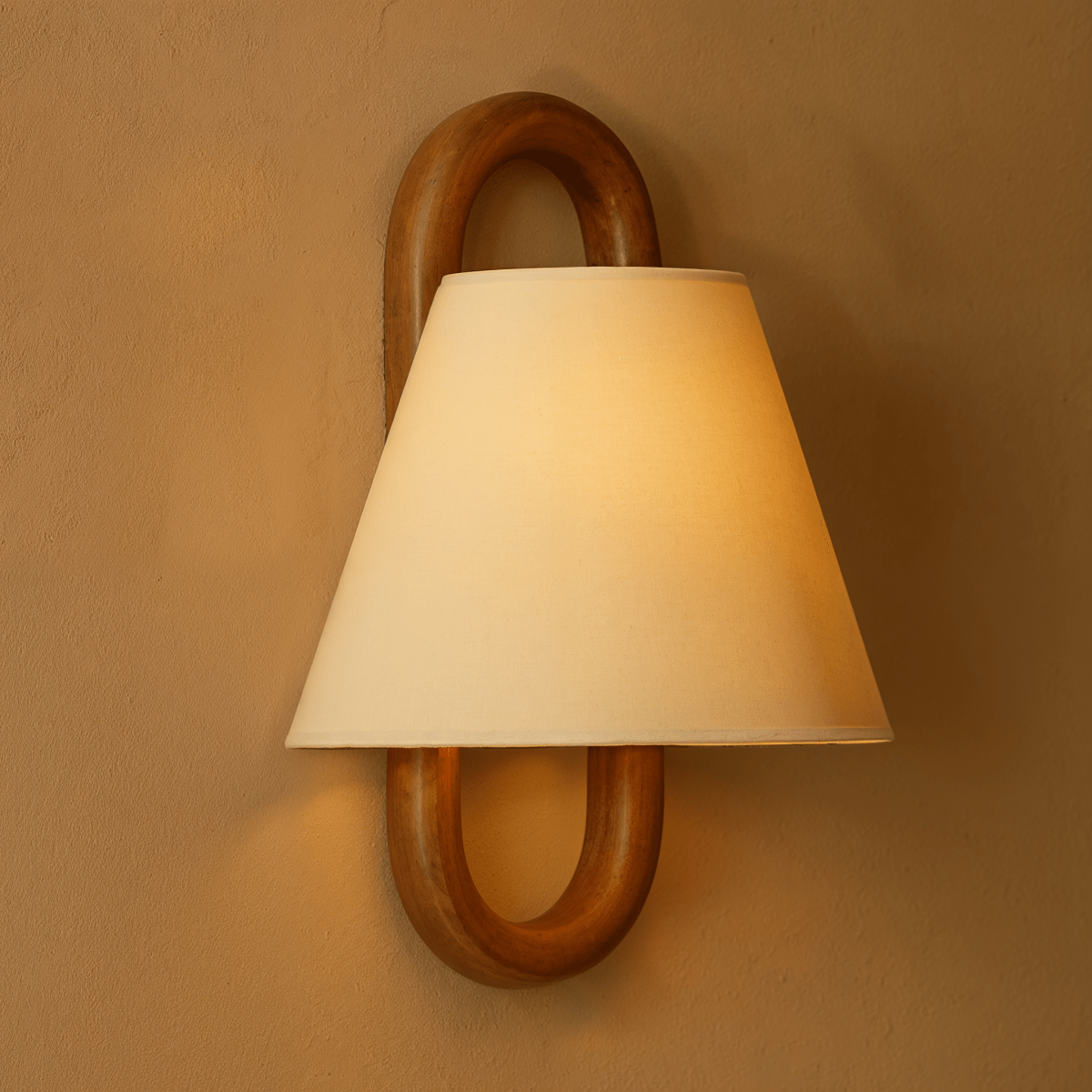 Aine – Wandlamp van Hout & Textiel – Minimalistisch Vintage Design – Warm Diffuus Licht – 34x30 cm