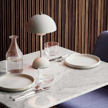 LumoGlow | Lampada da Tavolo LED Portatile con Bagliore Caldo