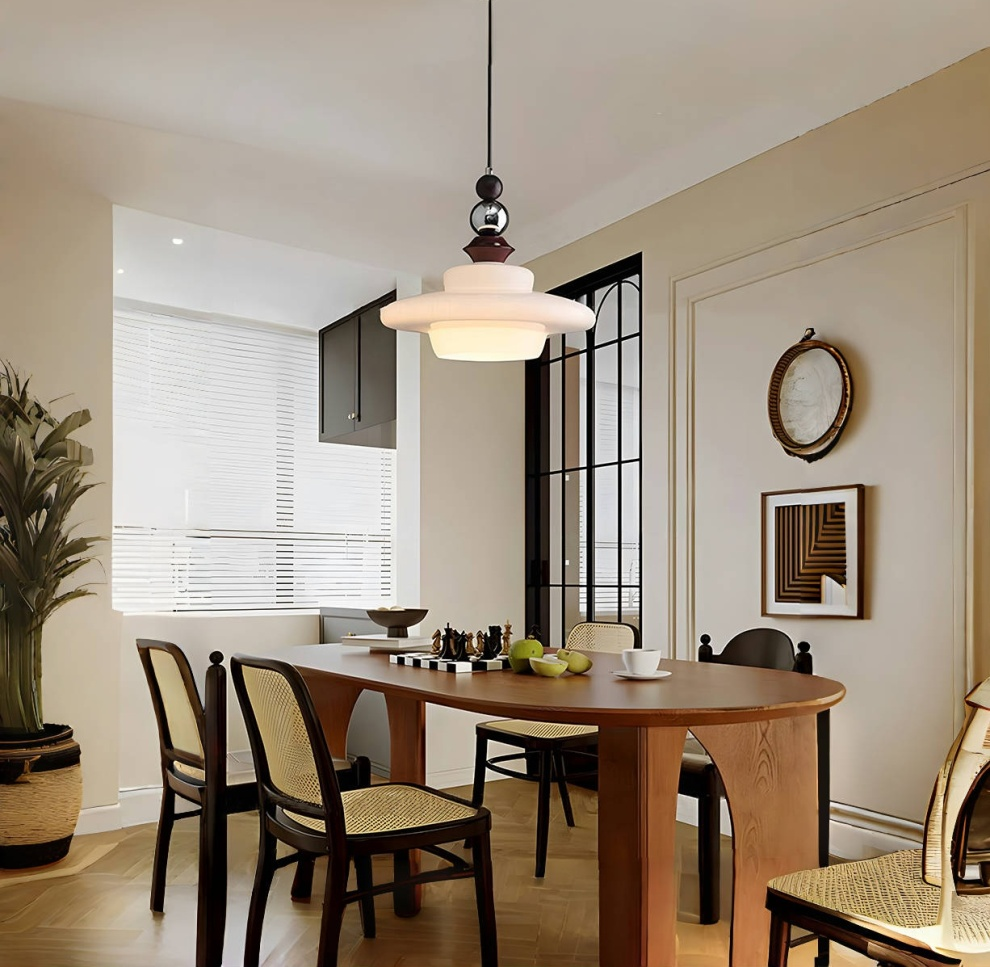 CASTELLA Hanglamp – Middeleeuws Design met Beige Glazen Kap & Houten Accenten