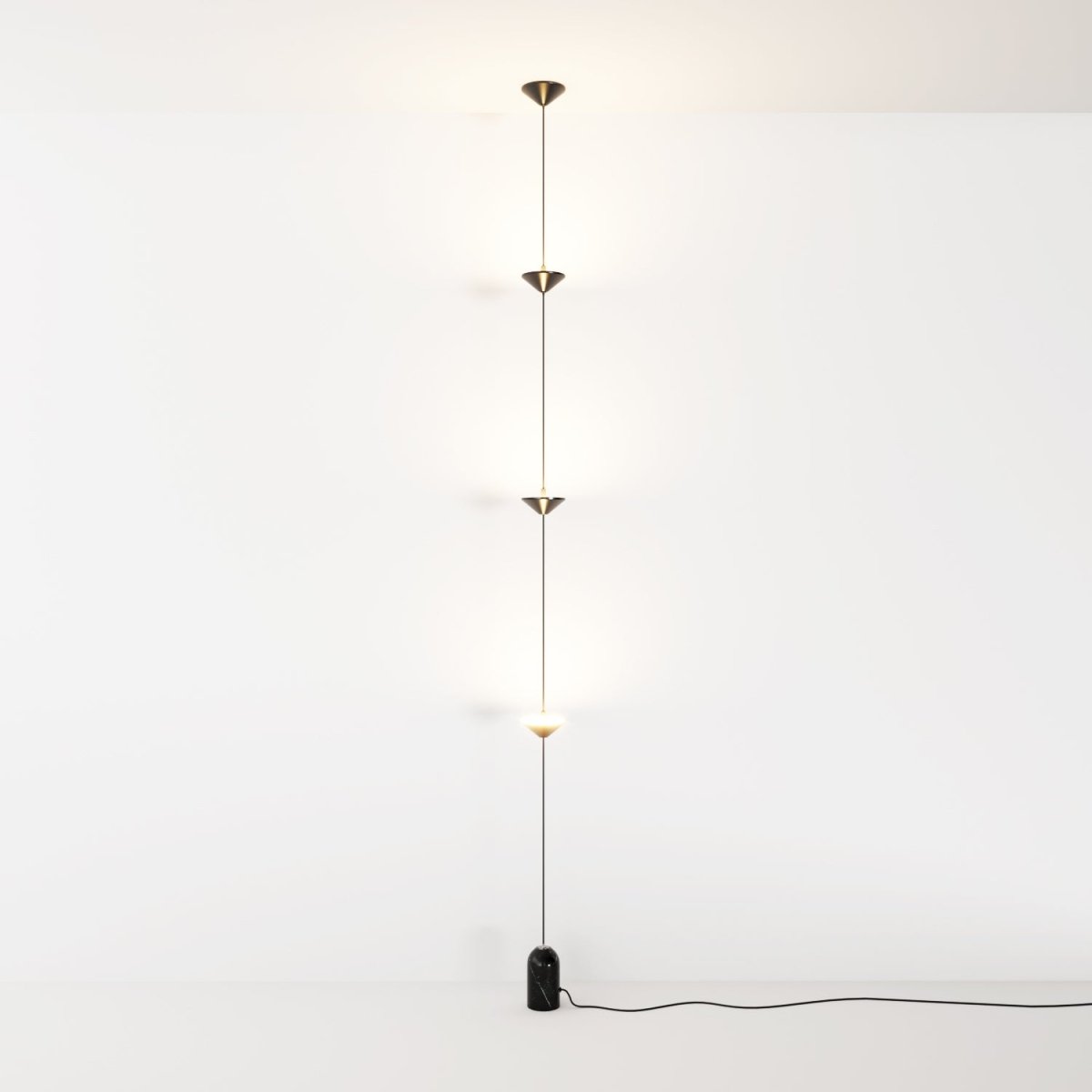 Keilana – Minimalistische Vloer-tot-Plafondlamp