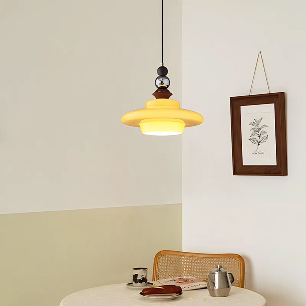 CASTELLA Hanglamp – Middeleeuws Design met Beige Glazen Kap & Houten Accenten