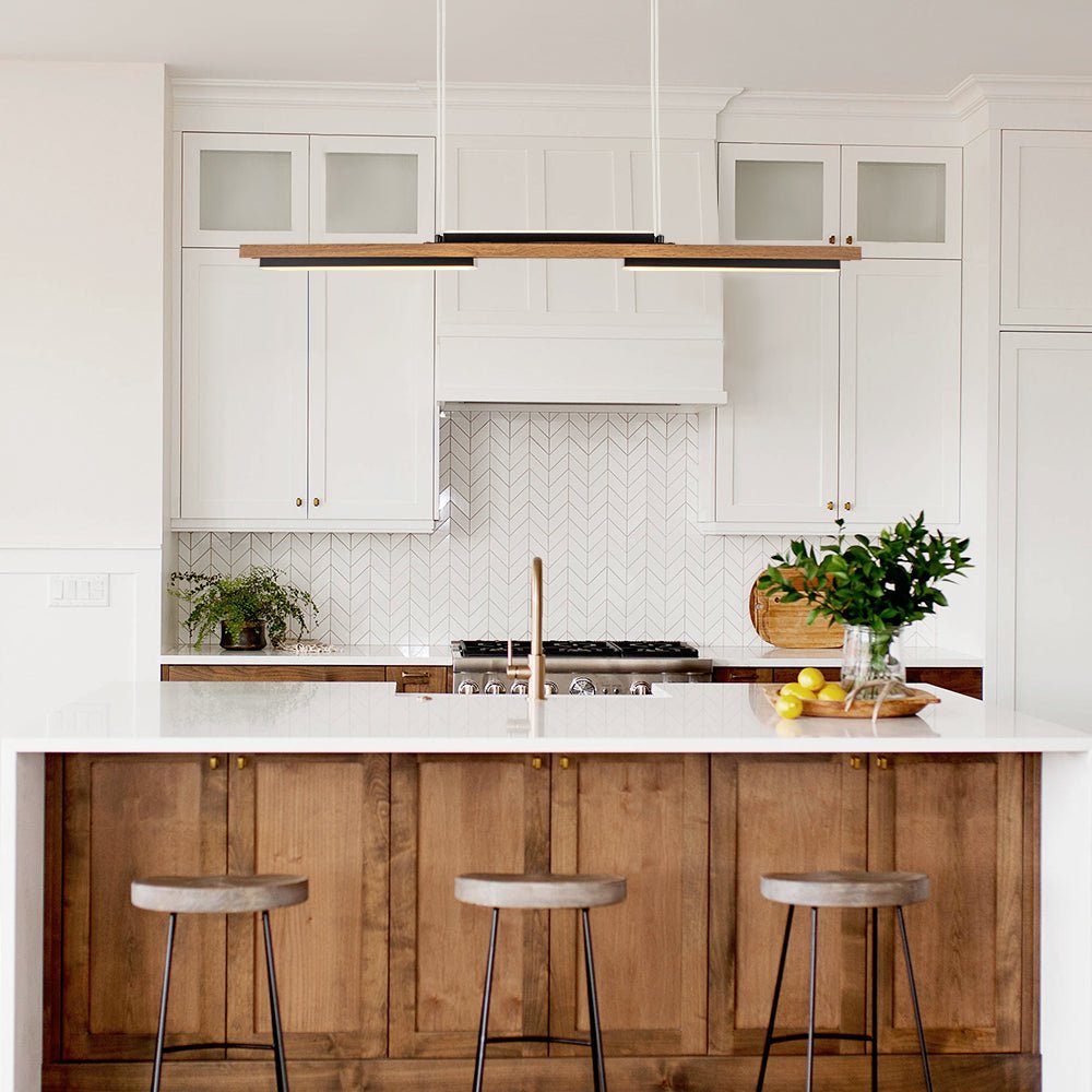 Drewniany liniowy żyrandol LED na wyspę