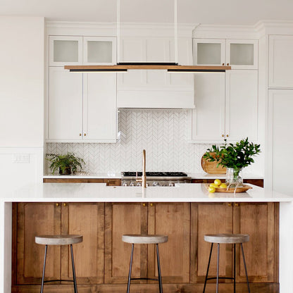 Drewniany liniowy żyrandol LED na wyspę